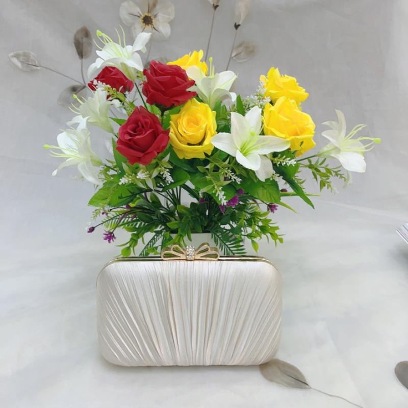 

New dinner bag women s handbag diamond-encrusted banquet women s bag wrinkled clutch bag dress evening bag абрикосовий