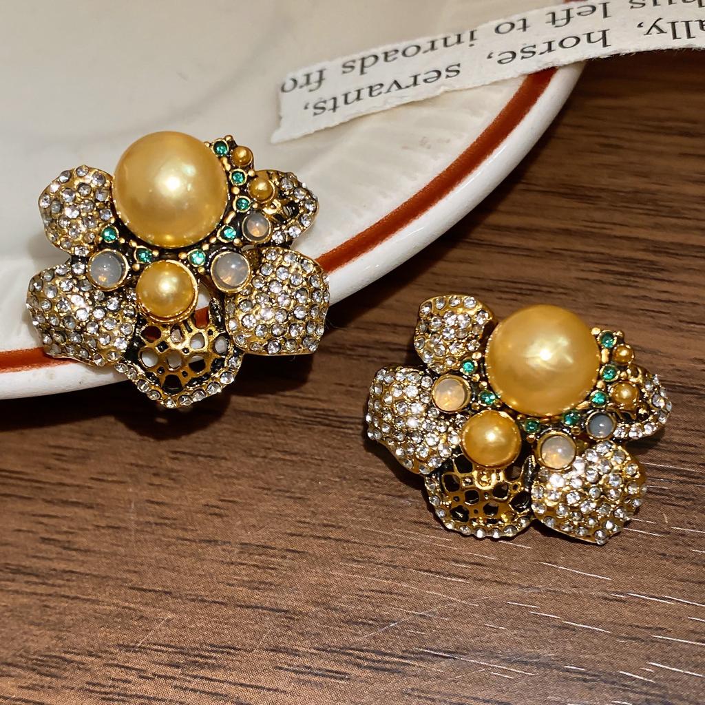 Französische Klassische Vintage Inlaid Diamanten Blume Imitation Perlen Ohrringe für Damen Mode Persönlichkeit Ohrring Schmuck Zubehör