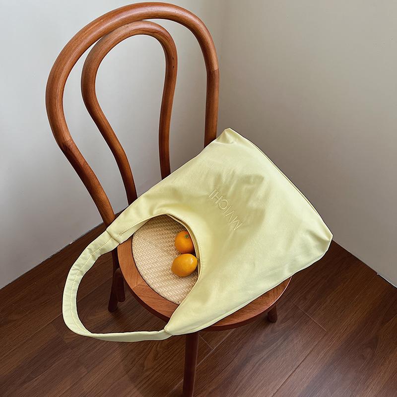 Large-capacity tote bag for women, Korean niche simple letter shoulder bag for commuting to work, large-capacity tote bag