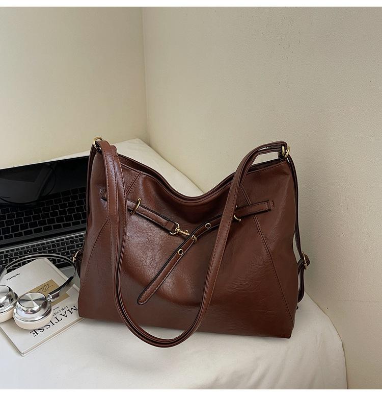 

Новая повседневная универсальная однотонная сумка-тоут через плечо для работы, простая, большой вместимости, женская сумка, модная сумка через плечо коричневый