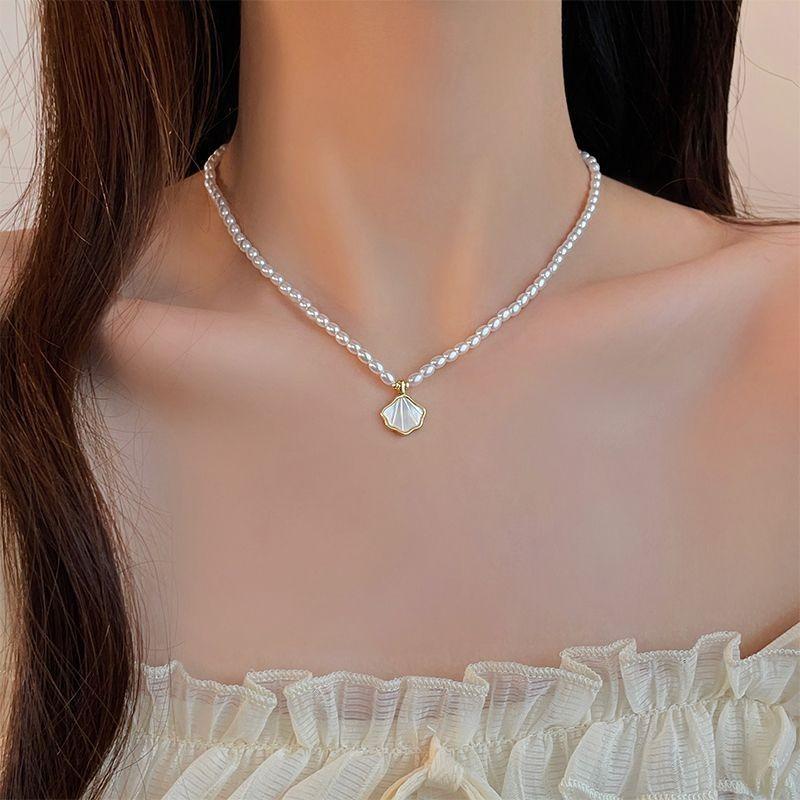 2026 New Pearl Necklace Women's Premium Versatile Sweater Chain Niche Design Clavicle Chain Accessories