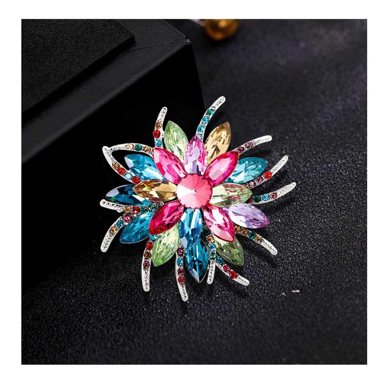 European and American retro glass rhinestone brooch, alloy crystal chest flower, flower chest flower accessory