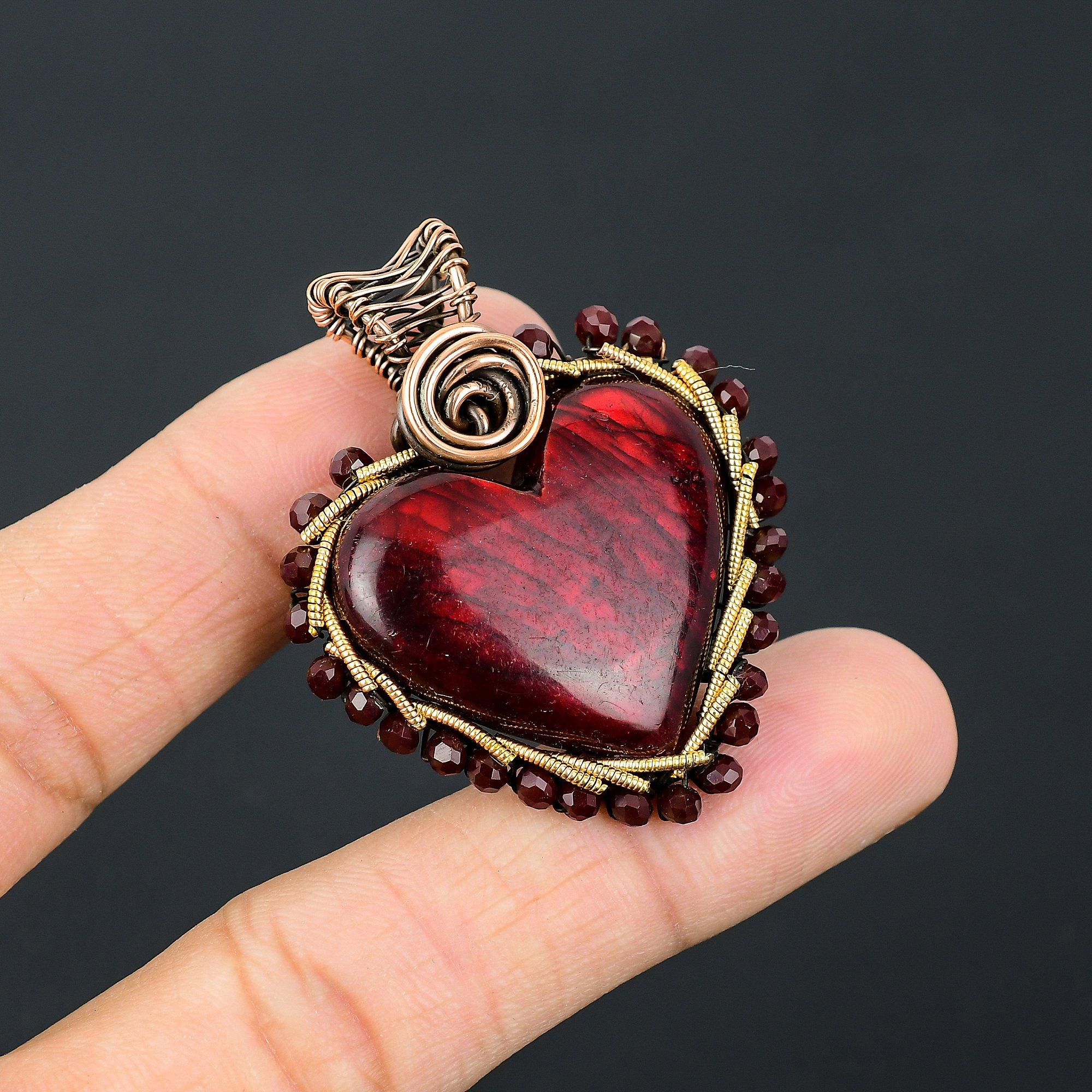 

Красный флэш-лабрадорит, драгоценный камень, медная проволока ручной работы, подвеска для ювелирных изделий для любви 1.97 Inches красный