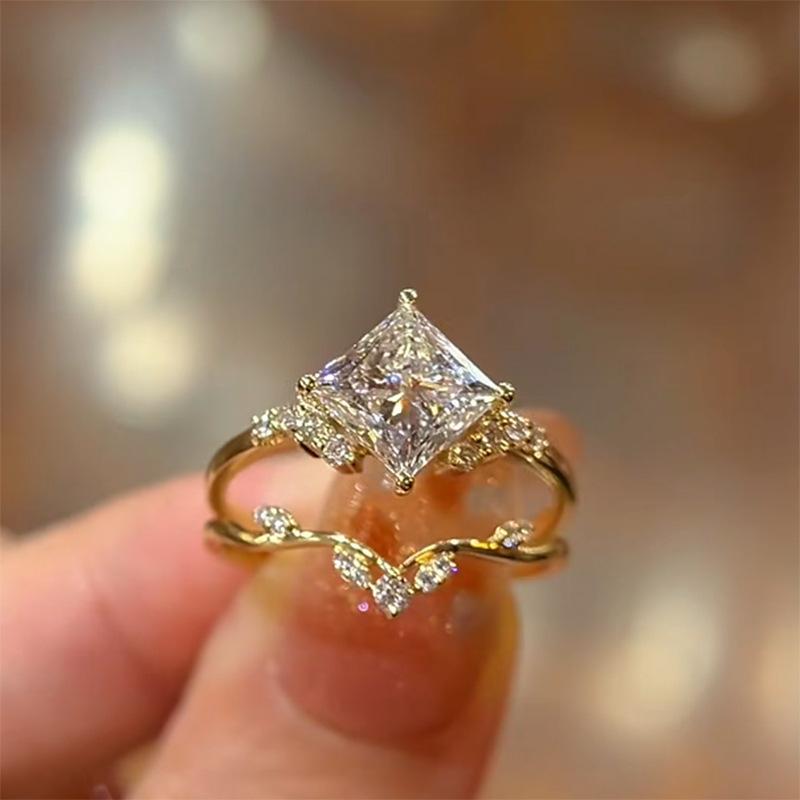 

Classic Retro Princess Square Diamond rings for women Stacked Style V-Ring Unique Fashion Two Piece Set Ring Jewelry Gift resizable золотой