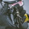 1 pièce Porte-clés Tête de Mort Pendentif Casque de Moto Biker Corde Tressée Paracorde Ami Sac Accrocher Sac à Dos Poupée Jouet