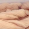 Nové 50 g svetloružové merino vlnené vlákno farbené vlnené topy DIY ihlové plstenie