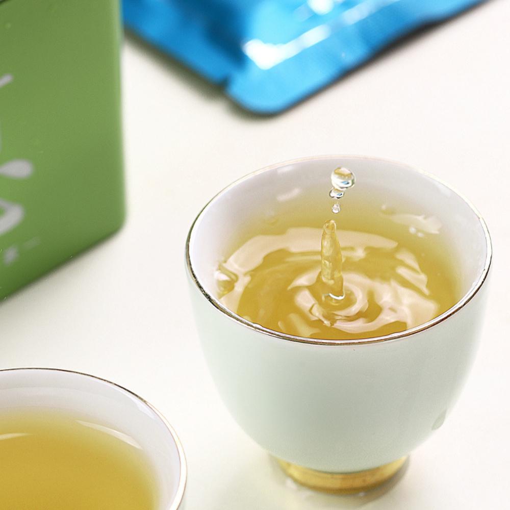 Yunnan Pu'er Raw Tea Cake Loose Leaf Tea Iron Tin 104g (8g * 13 Pieces)