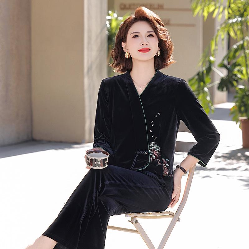 Elegant Velvet Embroidered Top for Middle-Aged and Elderly Women - Spring/Autumn XL (under 105 lbs)