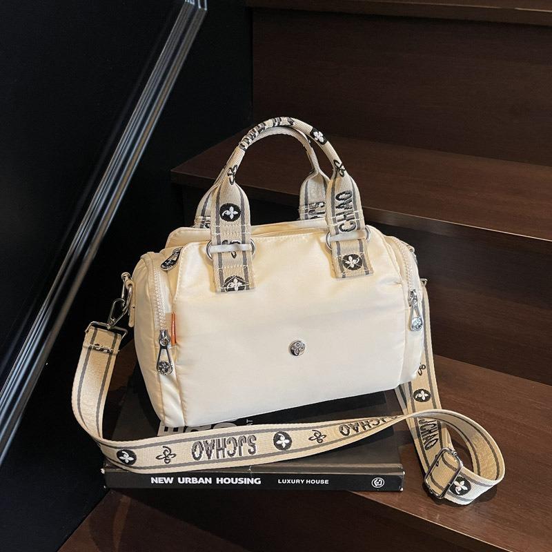 Daily travel simple versatile wide shoulder strap commuter bag women's new lightweight large capacity shoulder messenger bag