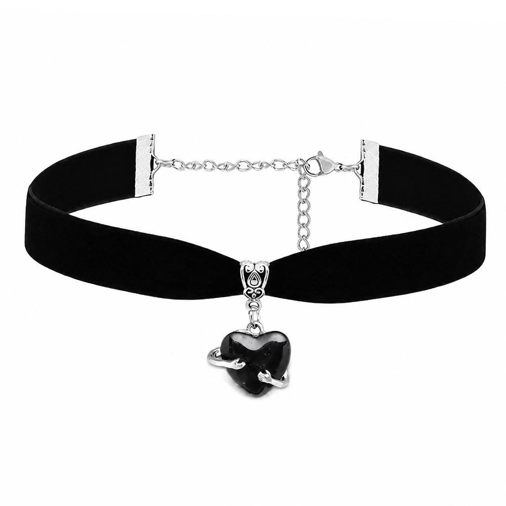 Velvet Heart Pendant Choker Necklace - Subculture Style for Halloween