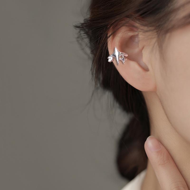 Geometric Zirconia Star Ear Cuff: Trendy Unisex No-Hole Clip with Cool Aesthetic