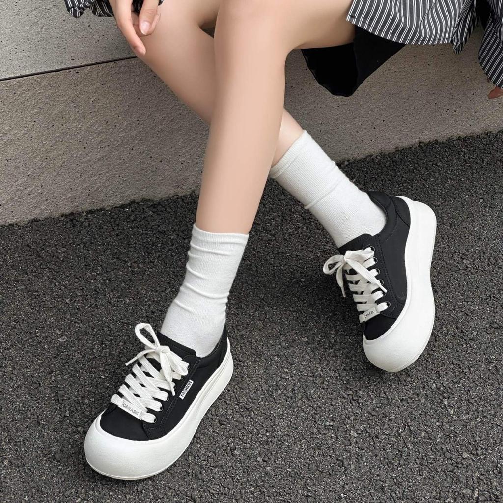 2025 new summer and autumn niche design, simple personality, versatile platform trend women's little white shoes, breathable casual board shoes