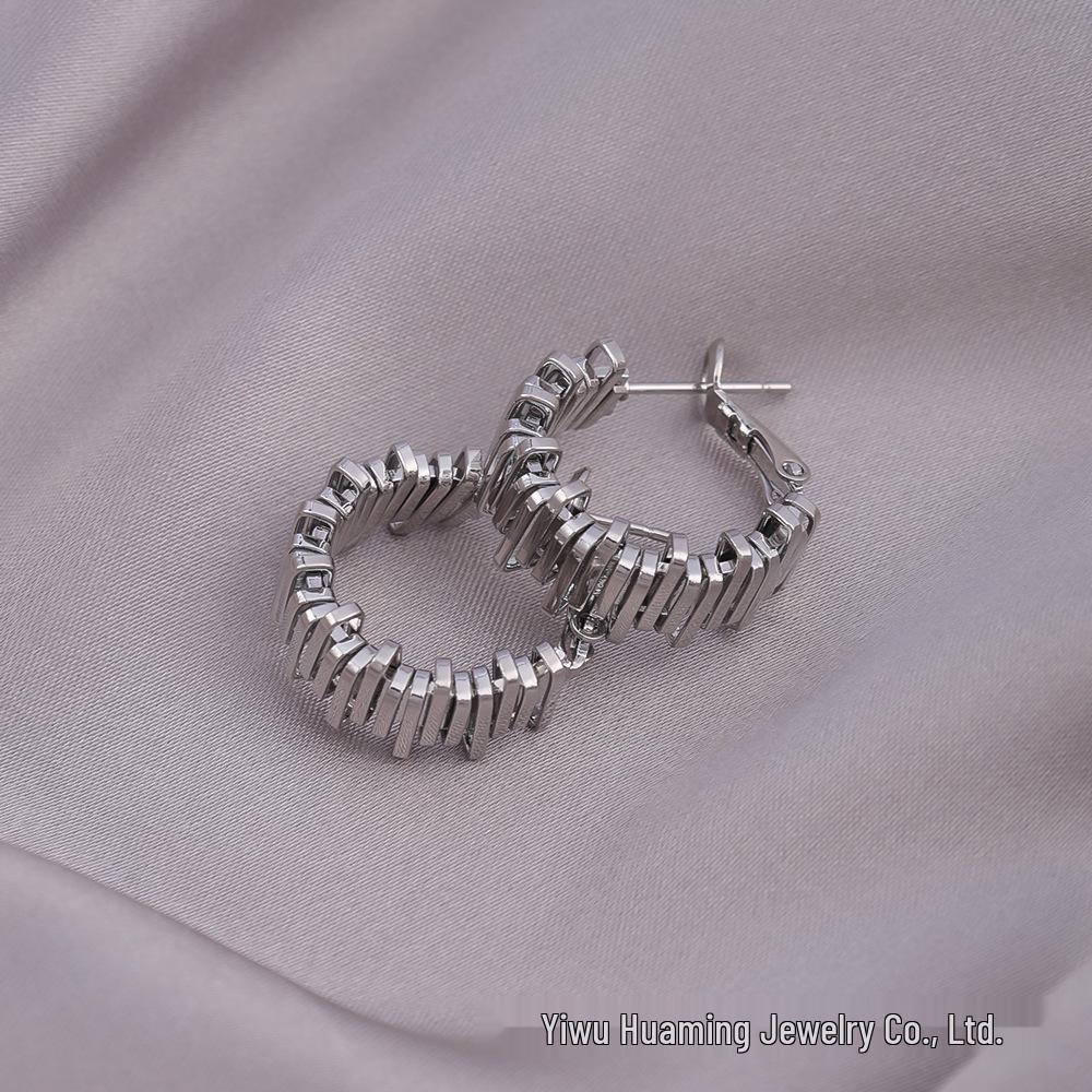 Silver Needle Circle Earrings, Fashionable High-End Copper Ear Hoops, Light Luxury, Versatile Jewelry Accessory.