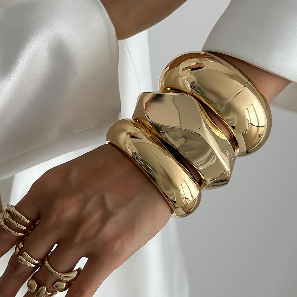 Exaggerated Geometric Metal Section Bracelet, Niche Personalized Design Glossy Spring Buckle Bracelet