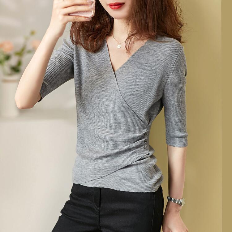 

Весенне-летняя женская модная элегантная однотонная тонкая трикотажная нижняя рубашка с v-образным вырезом и пятиточечными рукавами, удобная женская одежда one size серый