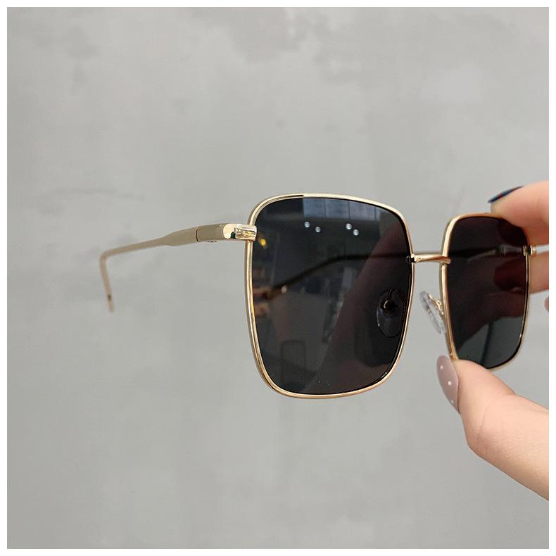 

High Quality Sun Glasses For Men For Women Stylish Trendy Sunshine Blocking Outdoor Use Sun glasses Square Shaped Shape Female Sunglass