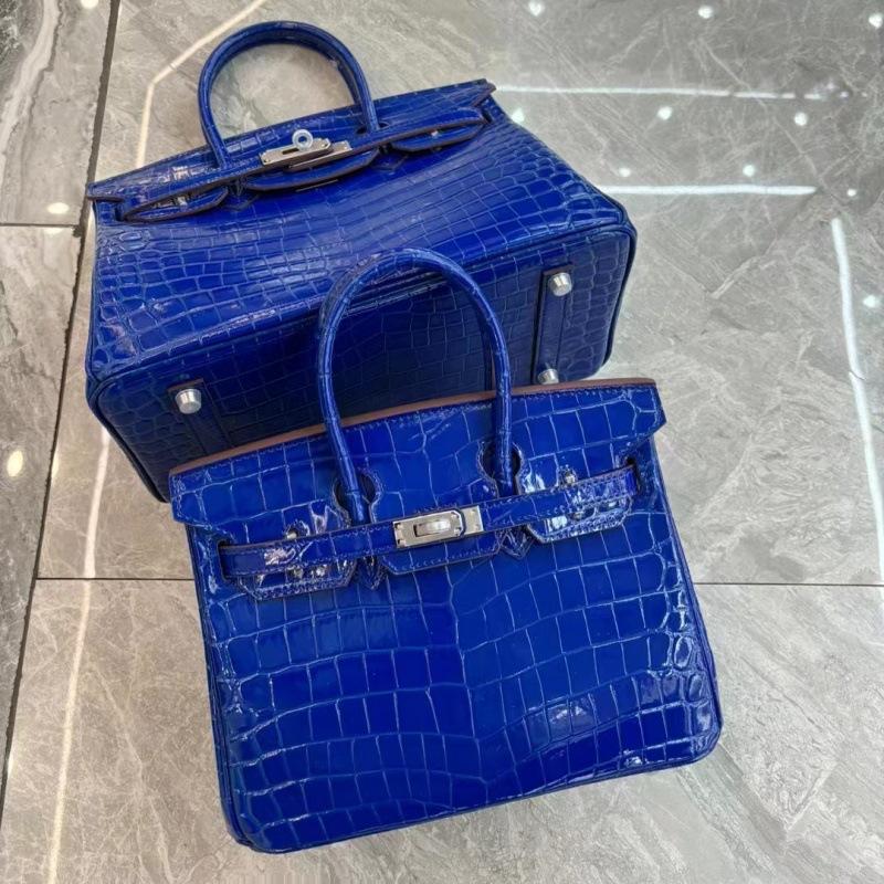 This Crocodile-patterned Cowhide Women's Bag Is a Fashionable Hand-shoulder Crossbody Bag with a Sense of Luxury and Elegance