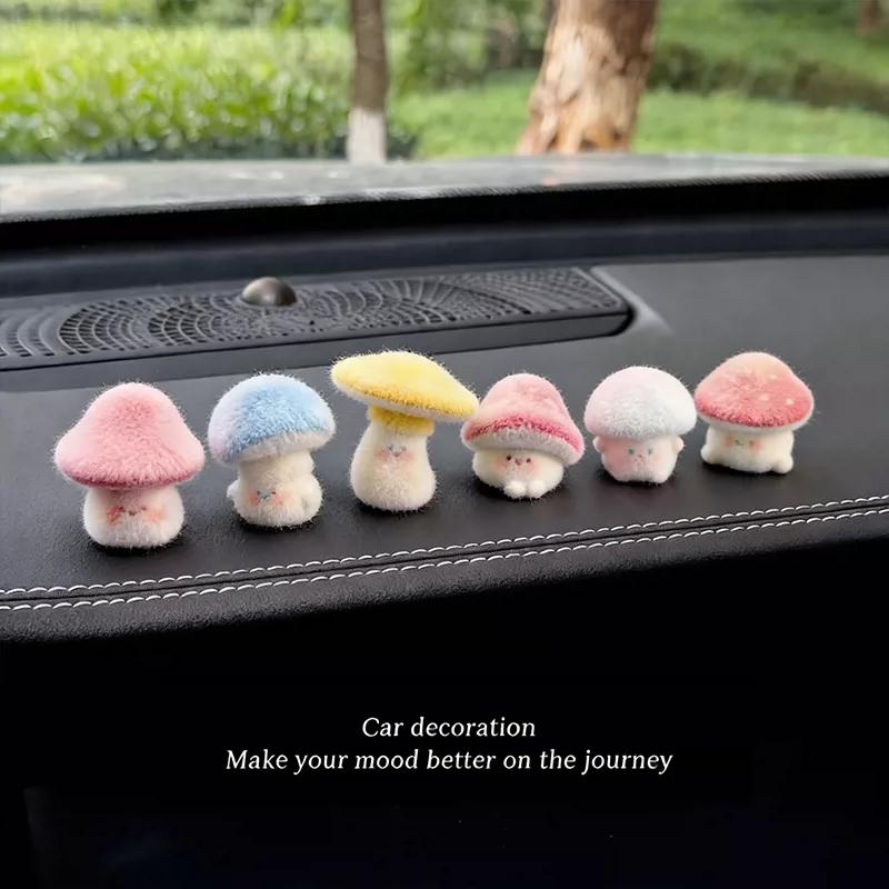 6 pièces/Ensemble Mini Mignon Peluche Champignon Elfe Ornement Tableau de Bord Voiture Décoration Bureau Poste de Travail Décor Décoration Anti-Stress