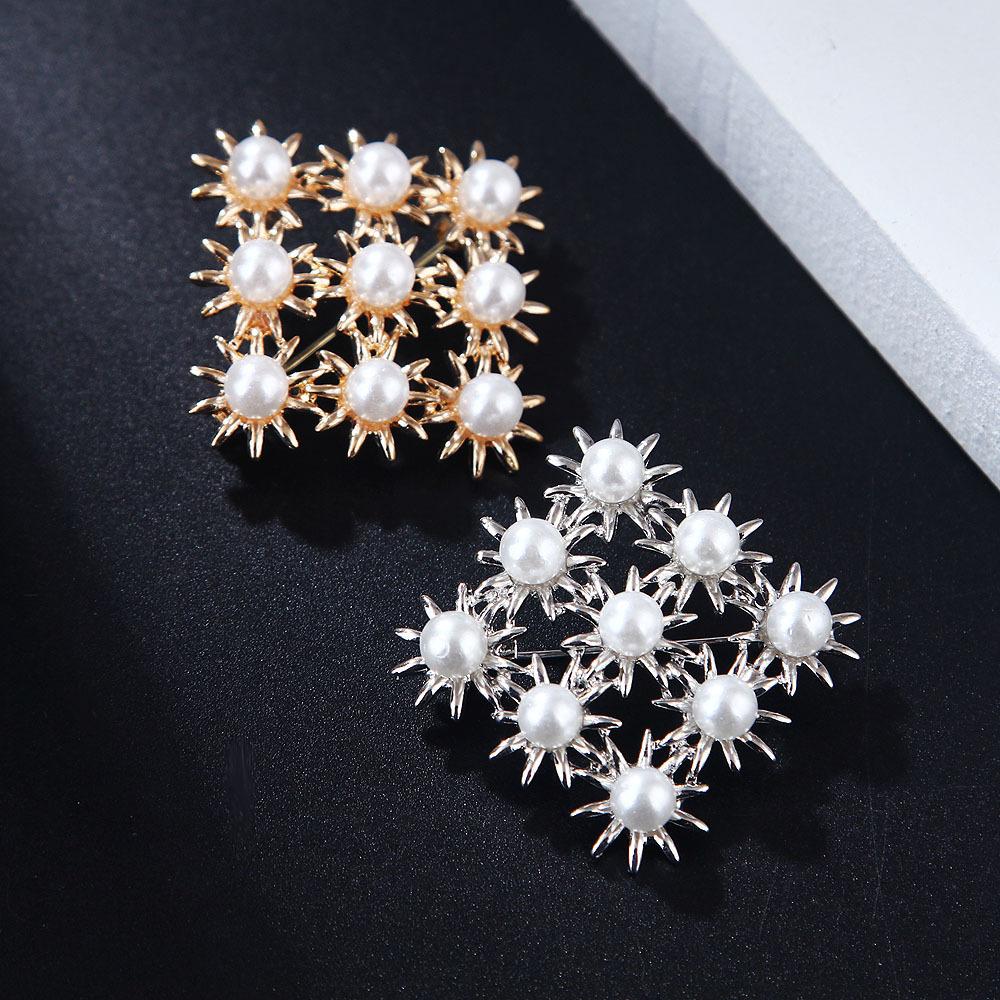 Temperament Fashion Versatile Pearl Geometric Brooch Accessories Men and Women Universal Brooch Corsage Long-Lasting Color Exquisite Brooch BFF Gift