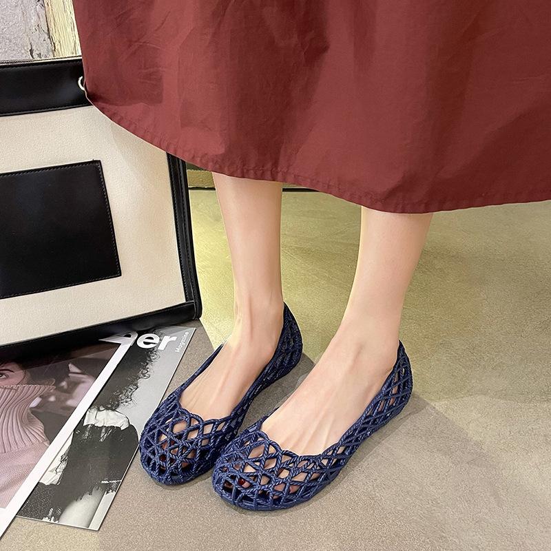Fashion 2025 new beach sandals for women's summer fashion hollow flat toe anti slip soft bottom breathable jelly plastic Flat shoes