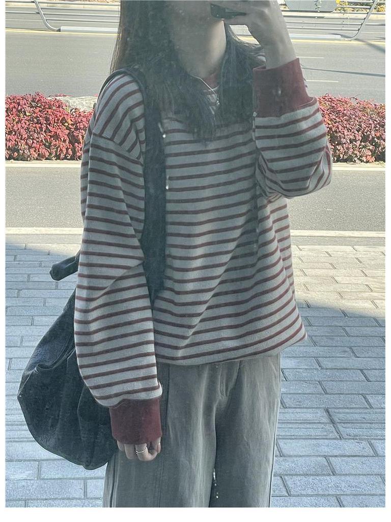 Korean Oversized Striped Crewneck Sweatshirt for Women - Casual Long-Sleeve T-shirt for Spring/Autumn.