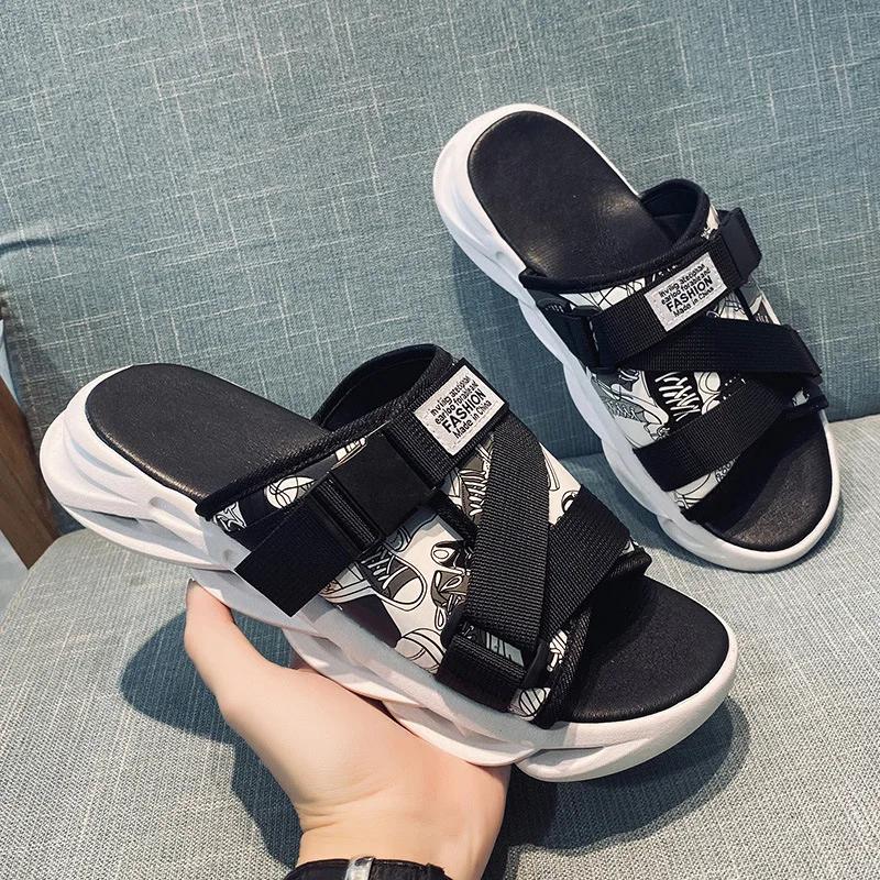 

Модные летние тапочки для мужчин, домашние тапочки для дома, мужские тапочки, удобные нескользящие шлепанцы на плоской подошве, модная пляжная обувь, спортивные тапочки 35-36 черный белый