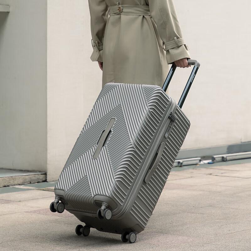 Diplomat 1353 PC Hardshell Spinner Luggage 26 Inch