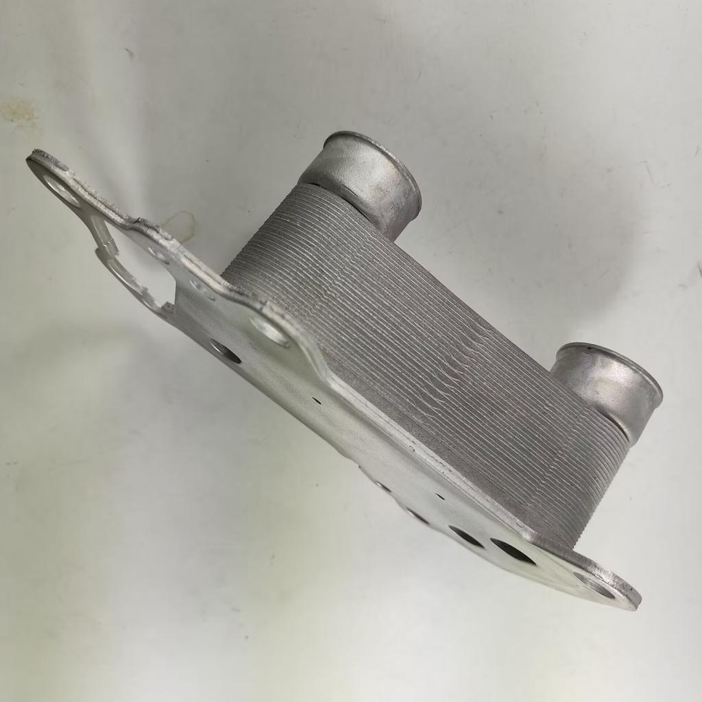 11427802113 Engine Aluminum Oil Cooler For BMW X1 E60 E61 E81 E84 E87 E90 E91 2013-2017