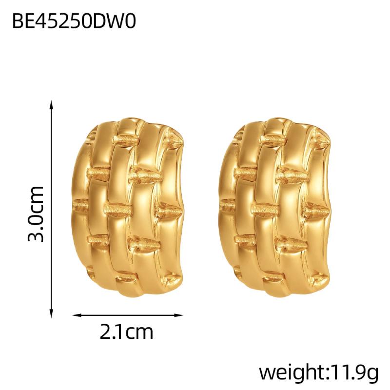 INSSGG European Diamond Quilted Oval Stud Earrings in Titanium Steel