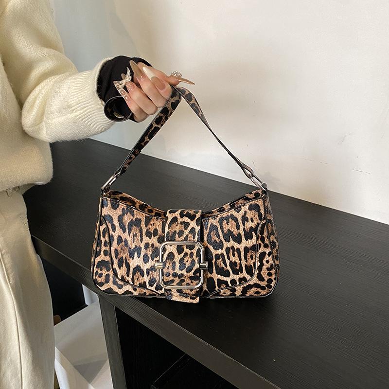 Leopard print niche design fashionable shoulder bag women's autumn and winter new high-end texture foreign style versatile casual armpit bag