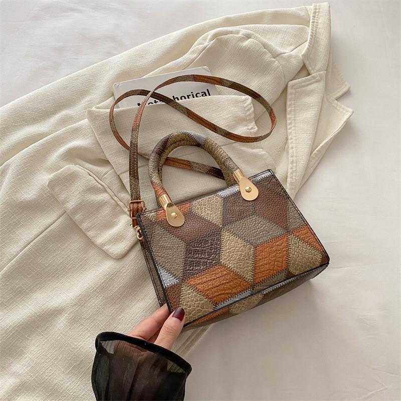 Soft Structured Medium Sized Handbag For Women With Zipper Closure And Inside Pocket коричневый