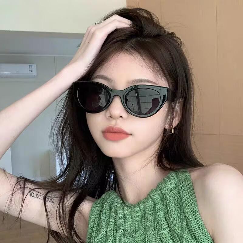 Cute Sexy Retro Cat Eye Sunglasses Woman Small Frame Black Gradient Ladies Sun Glasses Vintage Brand Designer