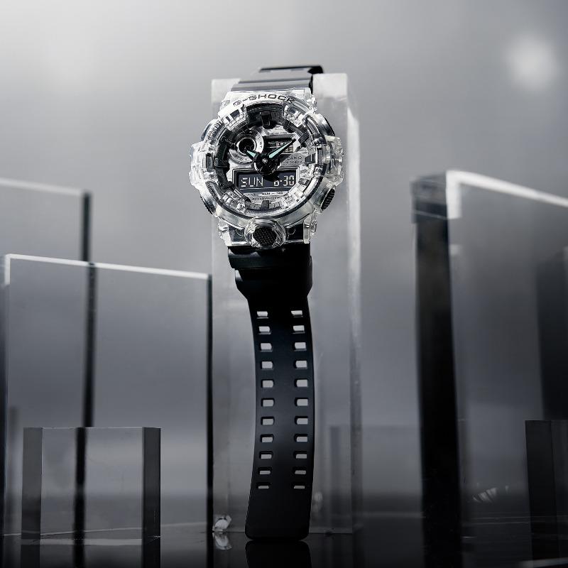 Casio G-SHOCK Erkek Reçine 200M Suya Dayanıklı Dijital Darbeye Dayanıklı Kuvars Saat GA-700SKC-1A