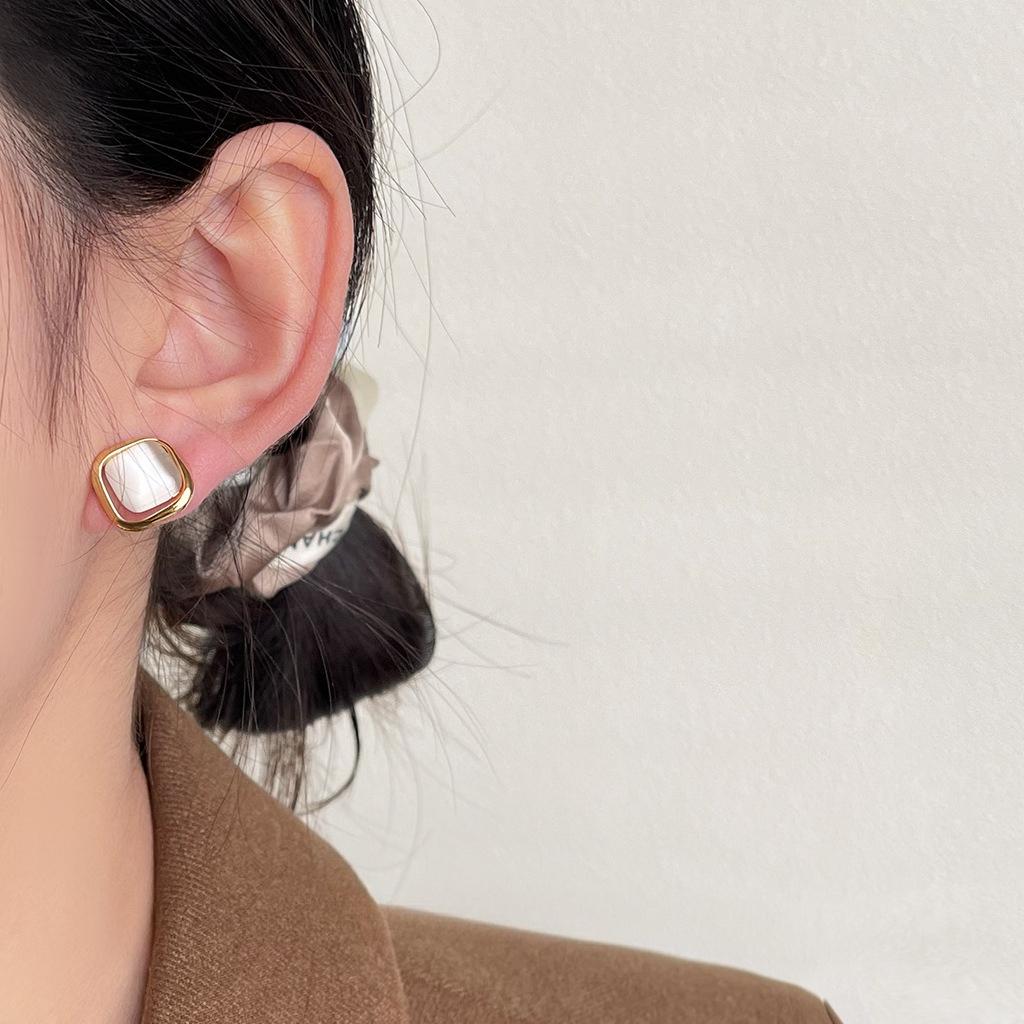 Female Square Temperament Earrings