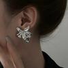 Modische Zirkon Silberfarbene Blume Unregelmäßige Ohrringe für Damen Exquisite Eingelegte Steckerohrringe Übertriebene Schmuckaccessoires