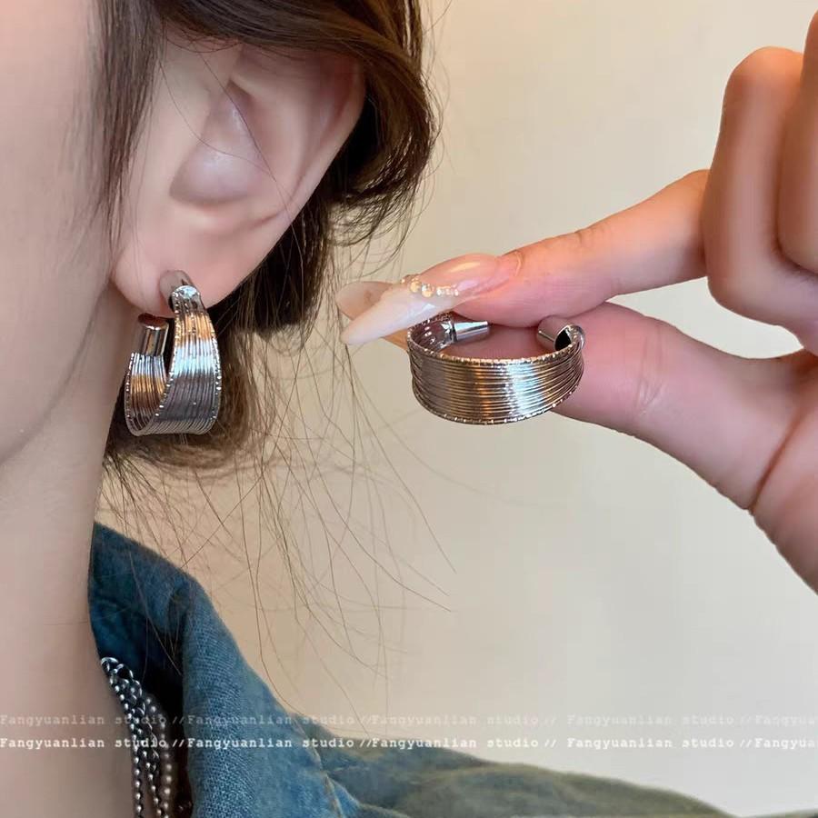 Spicy and High-end! Metal Retro Hong Kong Style Big Circle Earrings Design Studs, High-end Earrings