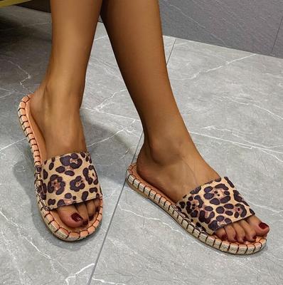 Dámské sandály 2024 Léto Nové Dámské boty Venkovní nošení Juta Leopardí potisk Ploché pantofle Dámské Nadměrná velikost 43 Zapatillas Muje