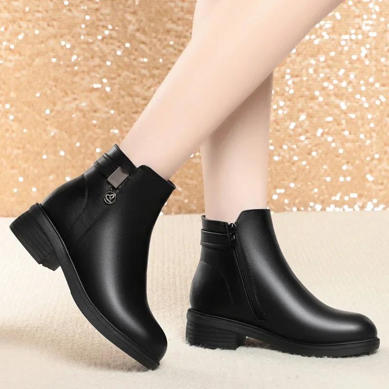 4.5cm Elegant Comfortable Soft Leather Shoes Women's Short Ankle Boots Winter 2026 Heels Warm Fur Motorcycle