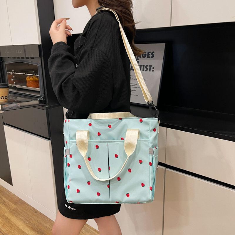 Korean-style trendy tote bag, fashionable and versatile, strawberry print mommy bag, large-capacity handbag, crossbody commuter bag bags