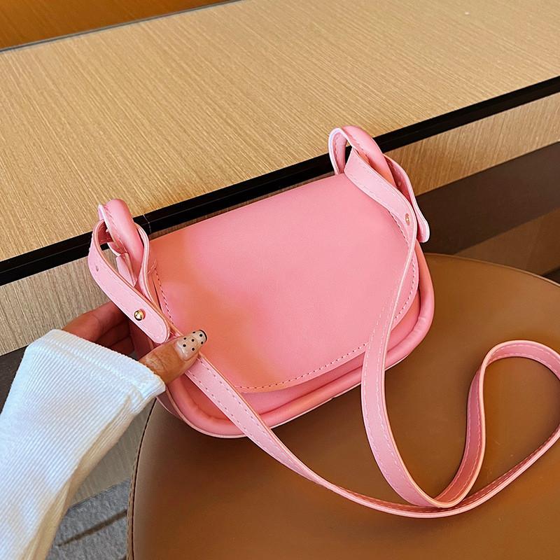 Fashionable Medium Saddle Crossbody Bag For Women In Colorful Pu Leather Style