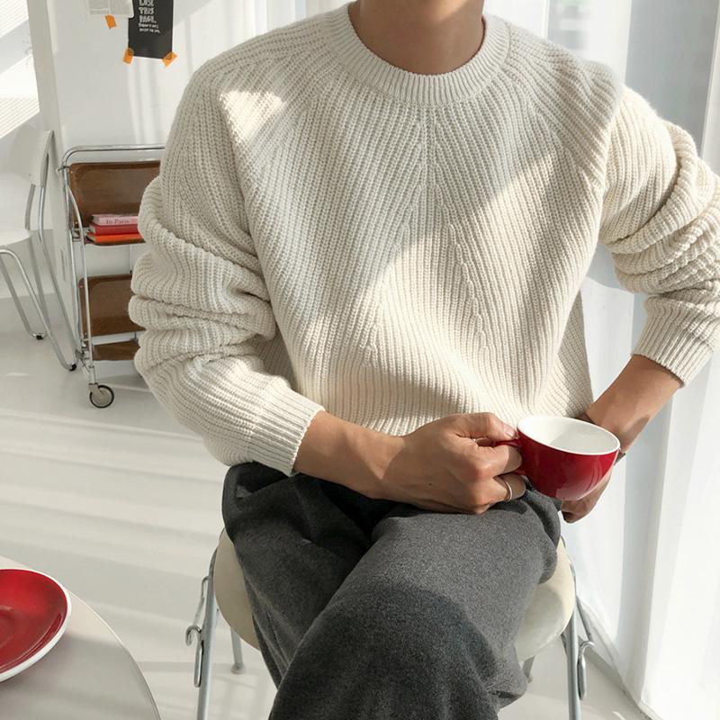 Men's Solid Color Korean Style Round Neck Knitted Sweater - Trendy Loose Fit for Autumn and Winter