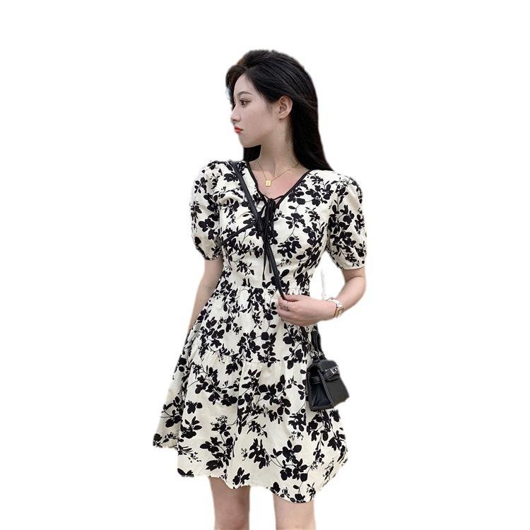 

Элегантное женское платье для женщин на лето, новое, в стиле ретро, французское, с V-образным вырезом, цветочным принтом, облегающее талию, с короткими рукавами, юбка L чёрный