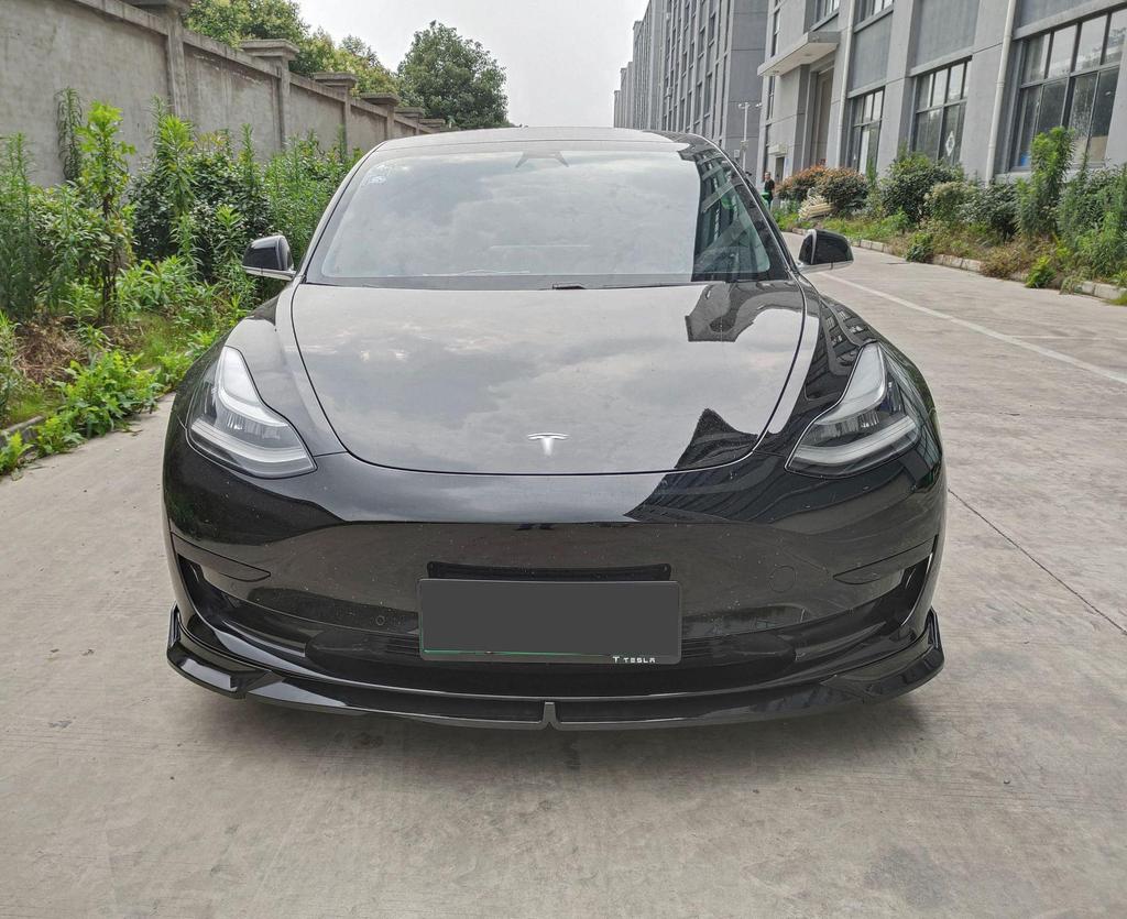 Compatible with Tesla Model 3: Modified Front Lip, Rear Spoiler, Side Skirts, Roof Spoiler, and Small Body Kit for P Version