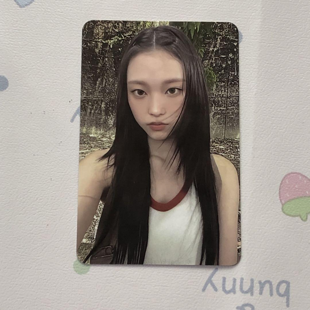 

[USED] NewJeans Hyerin How Sweet 2nd Week Public Broadcast Sanok Trading Card