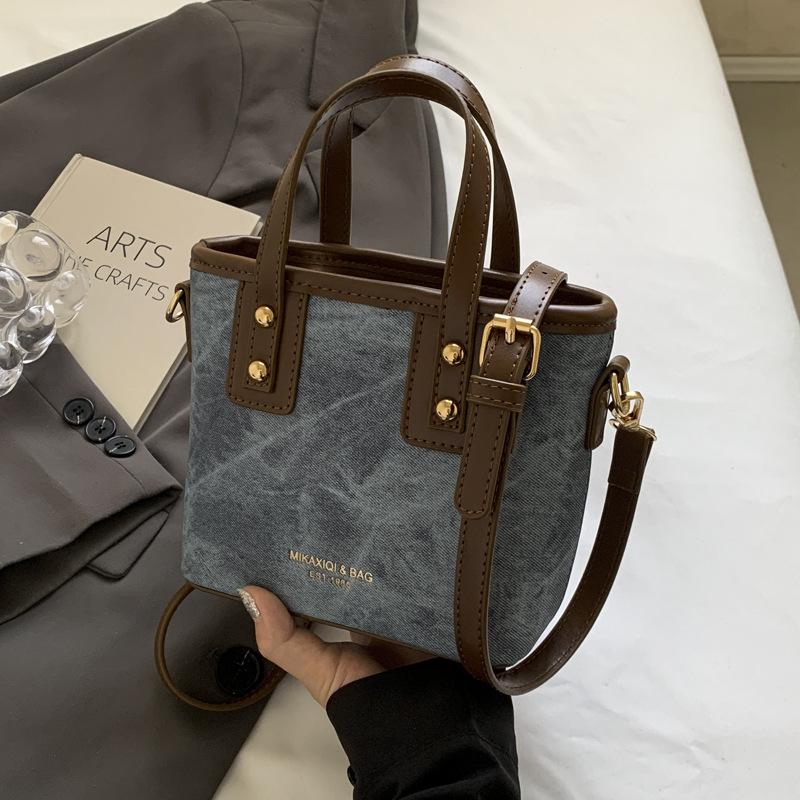 Premium Texture Niche Bag 2025 New Women's Bag Versatile Retro Shoulder Messenger Bag Fashionable Portable Bucket Bag