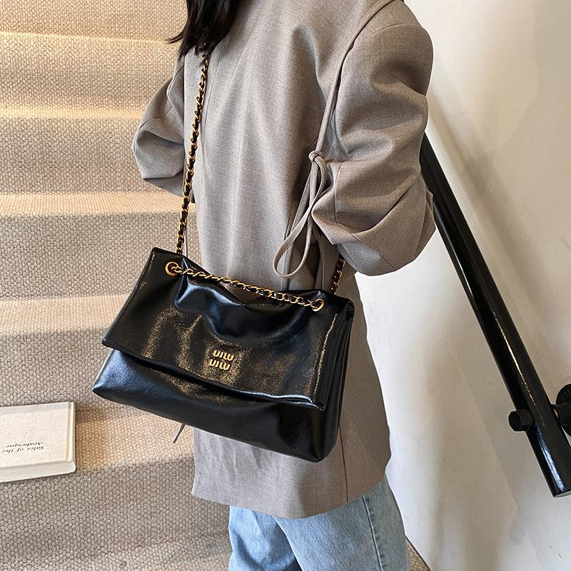 Korean Version of Retro Large-capacity Bag Women's 2025 Autumn and Winter New Simple Shoulder Tote Bag To Work Commuter Chain Bag