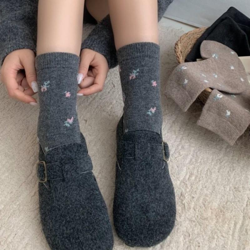 Women's Autumn and Winter New Thickened Warm Retro Broken Wool Boneless Tube Stack Socks
