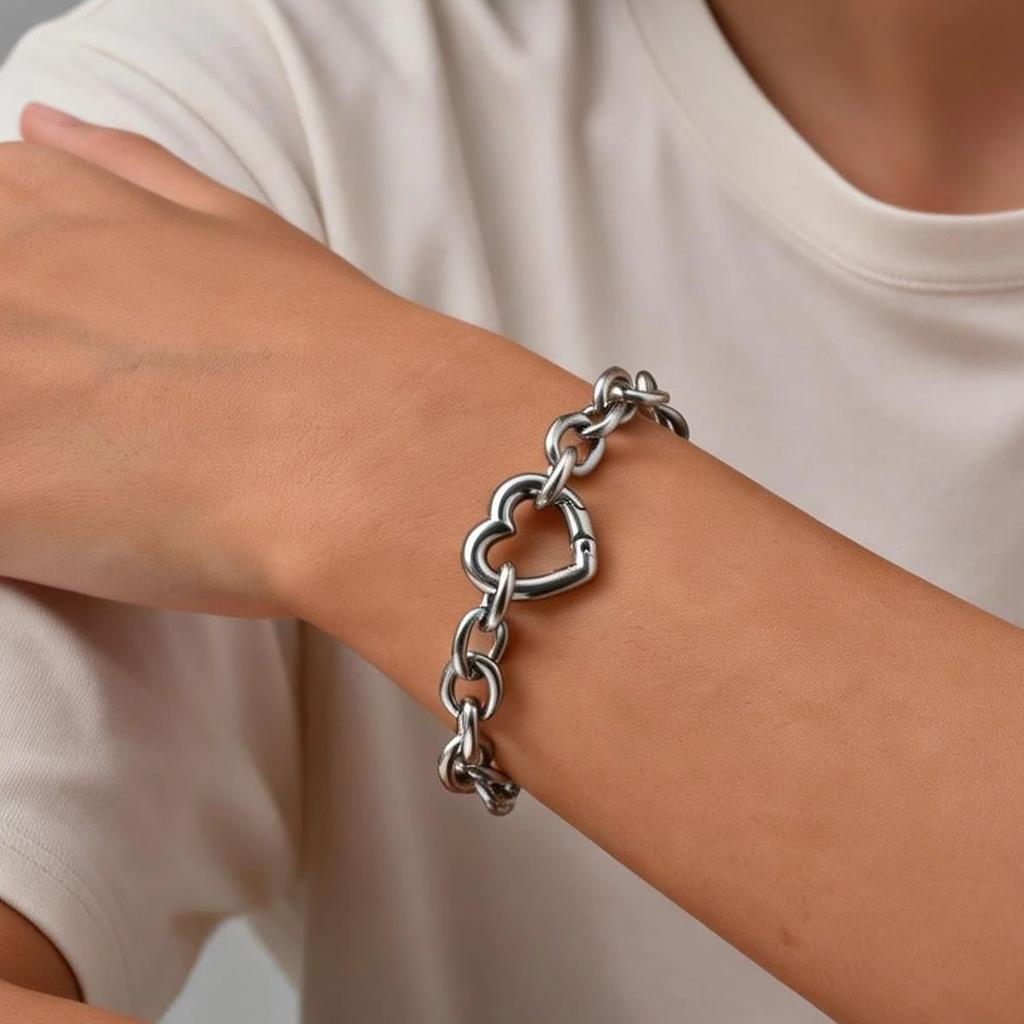 Trendy Hollow Heart Love Buckle Stainless Steel Chunky Thick Rolo Chain Bracelets for Women Fashion Punk Wrist Jewelry Gift