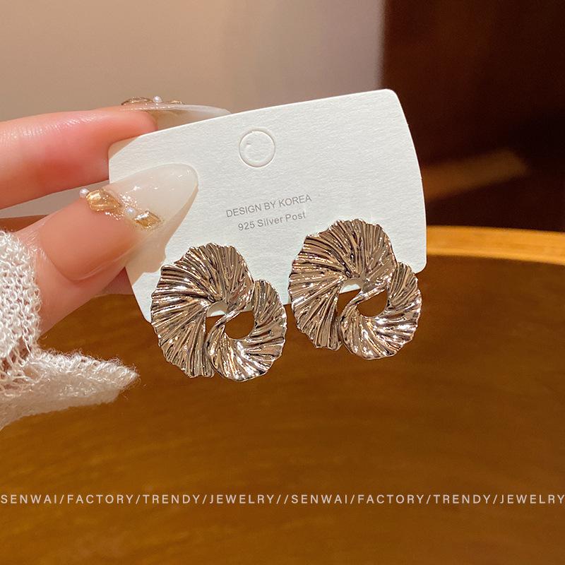 European and American irregular metal texture earrings women's exaggerated personality stud earrings temperament ears
