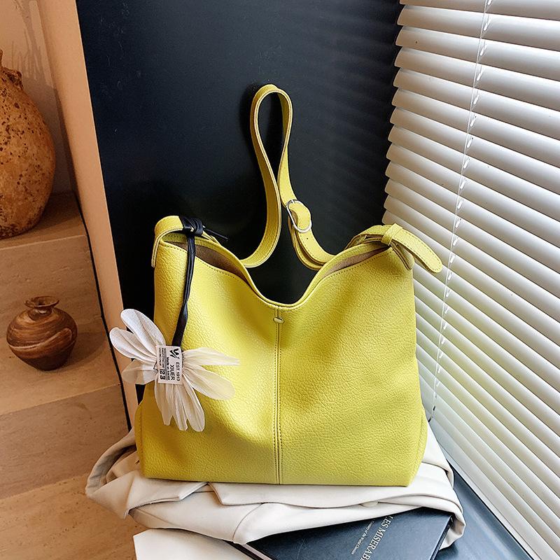 Large capacity slack underarm bag women's new shoulder messenger tote bag commuter bucket big bag